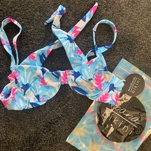 BNWT Moana Ariella Bam Bam - Medium